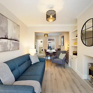 https://its-broadway-baby.belfasthotelsireland.com