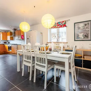 https://large-bungalow-sleeps-6-garden-parking-wifi-bracken-bliss.bournemouth-hotels.org